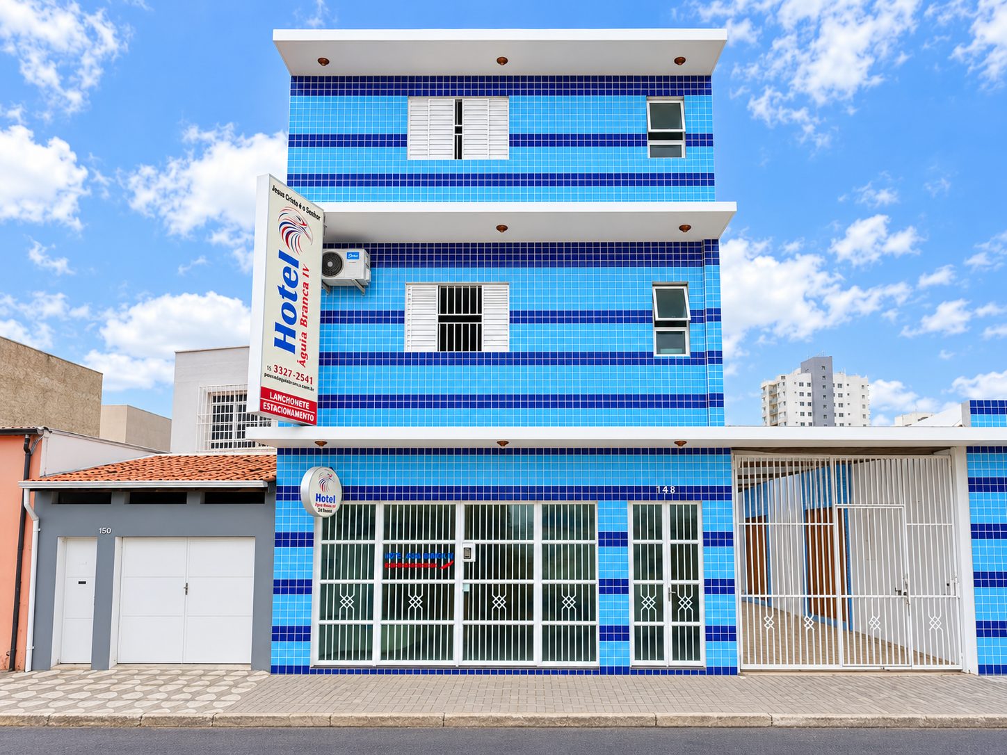Fachada da Hotel Águia Branca 4